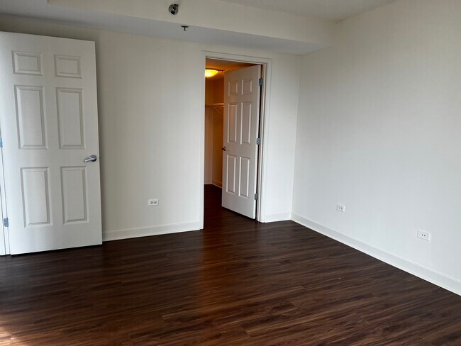 Building Photo - 1250 S Michigan Ave