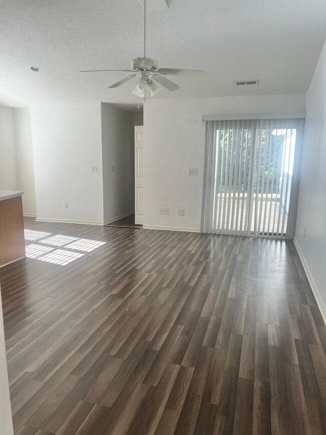 Building Photo - Two Bedroom Two Bath Town Home 3 month RENT SPECIAL