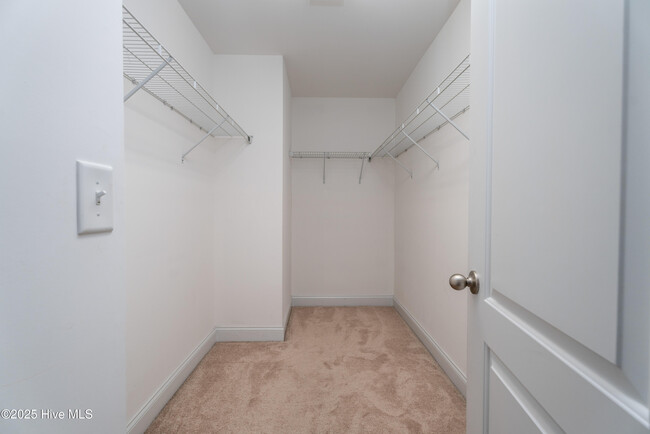 Building Photo - 103 Creek End Ct