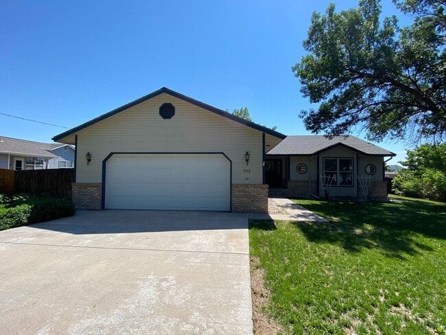 Primary Photo - 3 Bedroom 2 Bath home