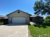 Building Photo - 3 Bedroom 2 Bath home