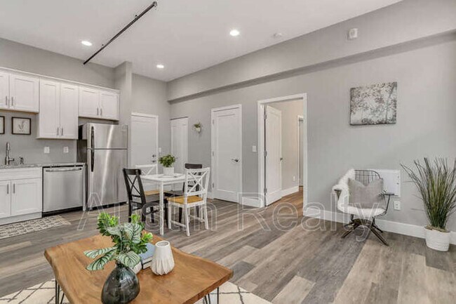 Building Photo - 5347 Nottingham Ave