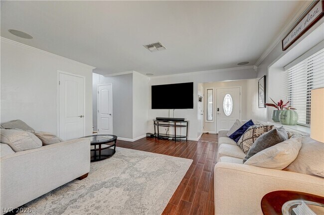 Building Photo - 2064 Waverly Cir