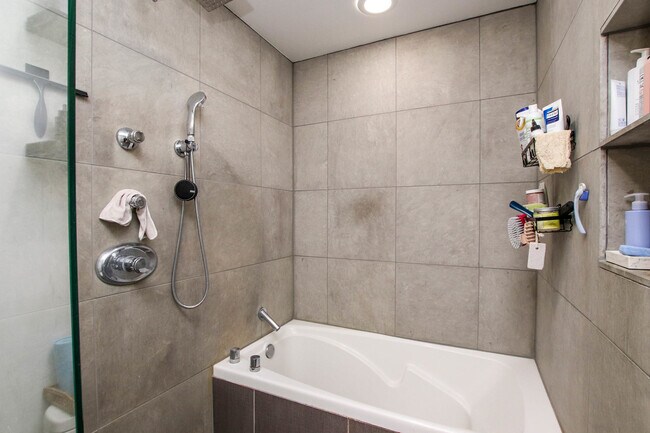 Building Photo - 156 W Superior St