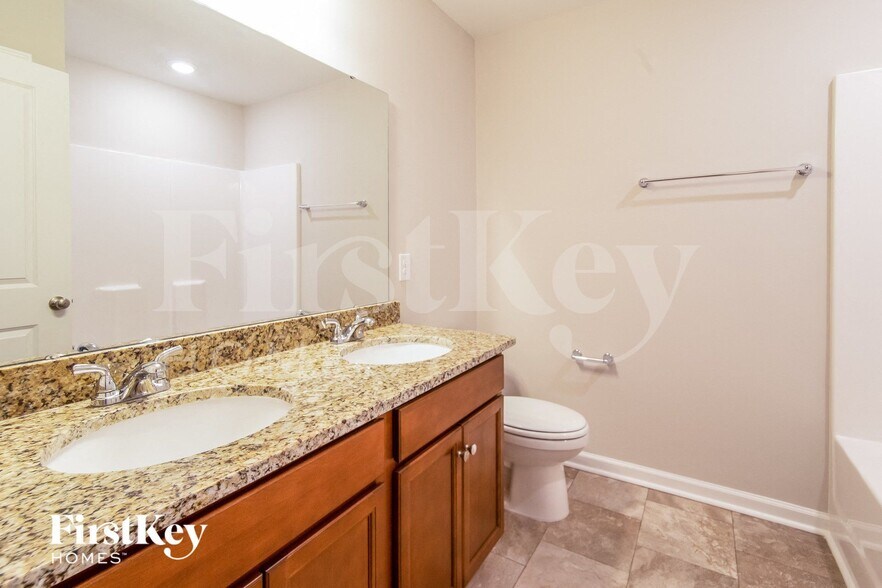 Building Photo - 226 Hyrne Dr