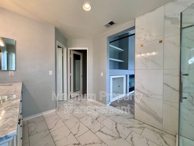 Building Photo - 32358 Gardenvail Dr