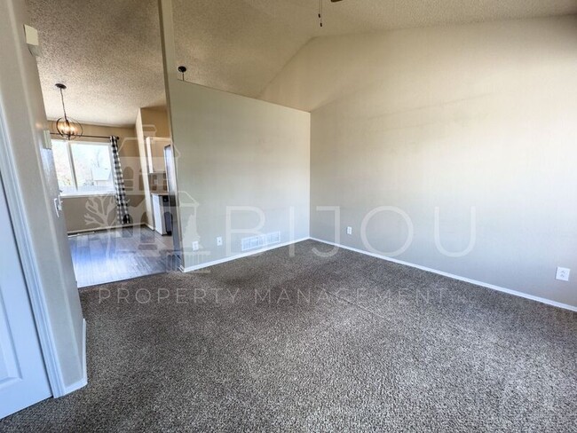 Building Photo - 850 Marshall Dr