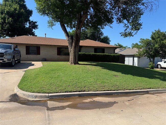 Building Photo - 211 Bluebird Dr