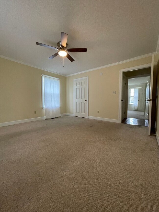 Building Photo - Spacious country home for lease