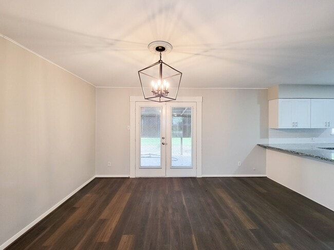 Building Photo - Welcome to your dream rental! This meticulously remodeled 3-bedroom, 2-bathroom home in the heart...
