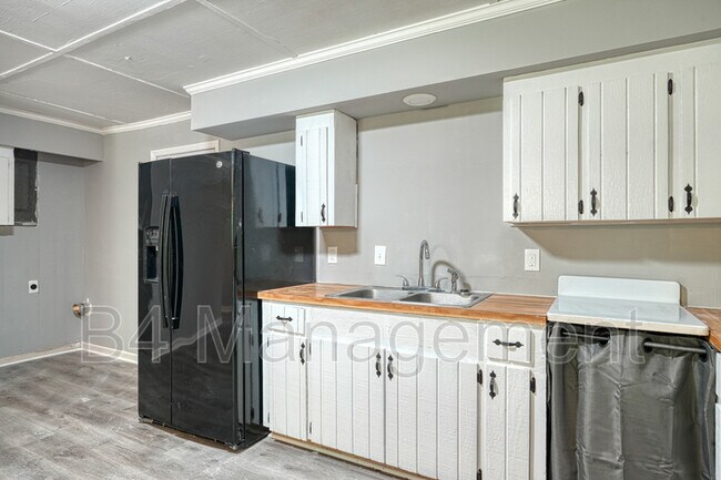 Building Photo - 168 Cherokee Cir
