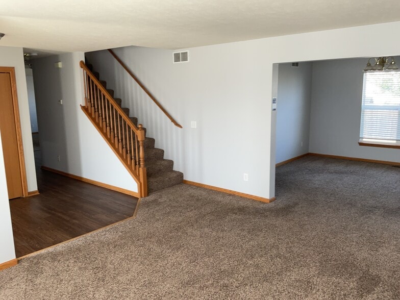 Building Photo - 948 Bradley Ln