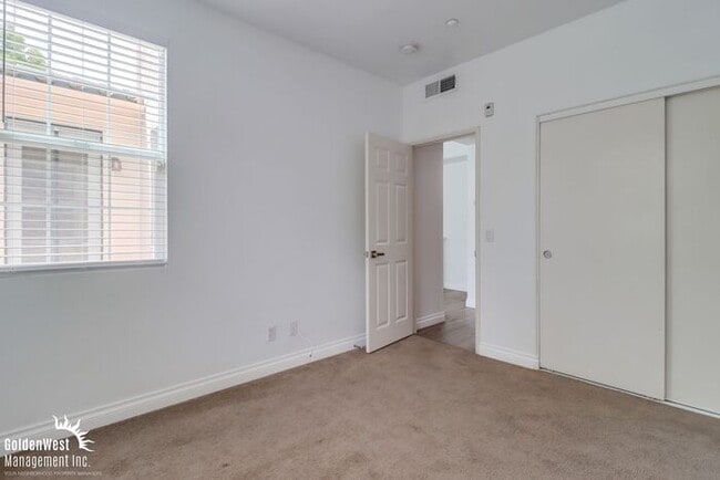 Building Photo - Charming 2Bdm 2Ba Tri-Level Condo in Otay ...