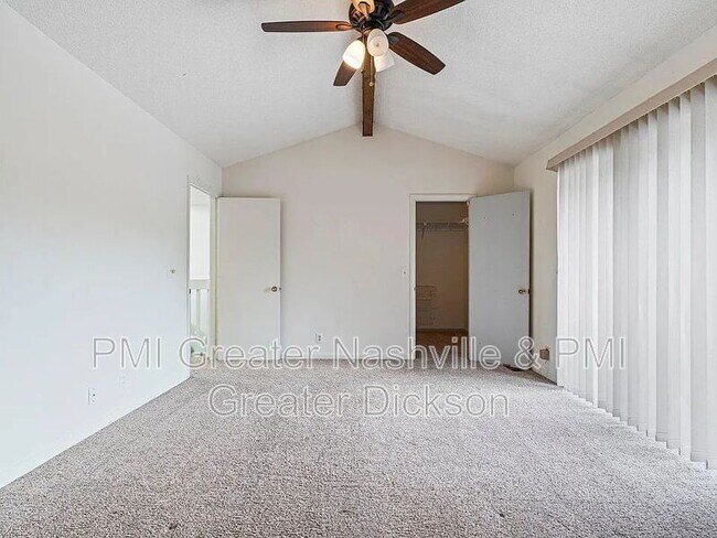 Building Photo - 717 Barlin Ct