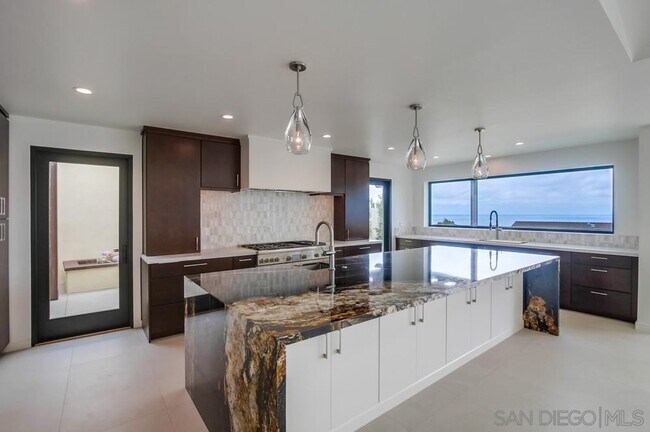 Building Photo - 14066 Crest Way