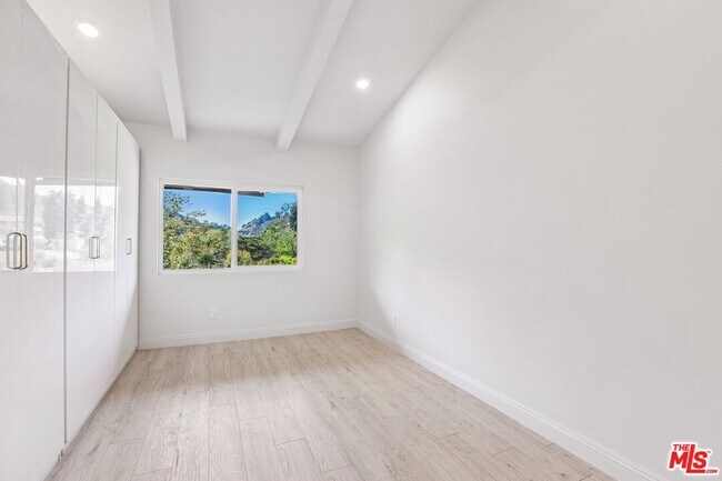 Building Photo - 2700 Cahuenga Blvd E
