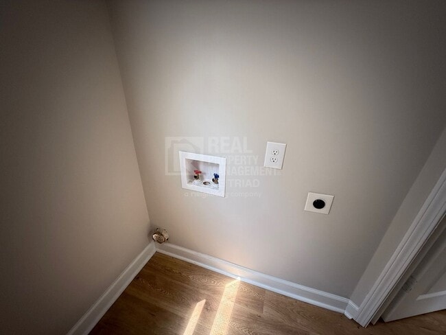 Building Photo - 828 Circle Dr