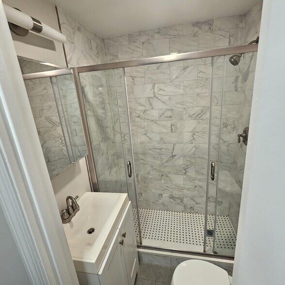 Building Photo - 10 Clearway St