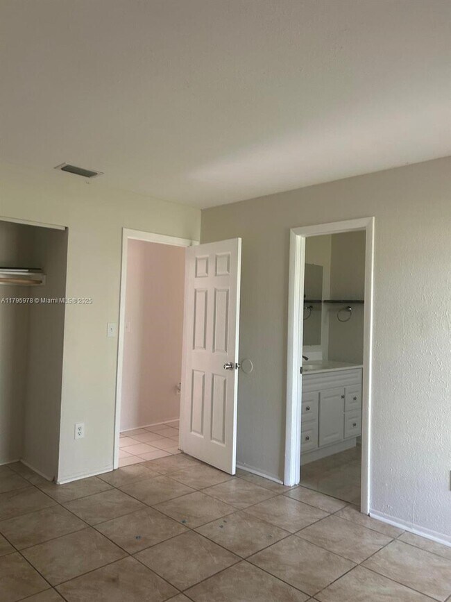 Building Photo - 1399 Cindy Cir NE