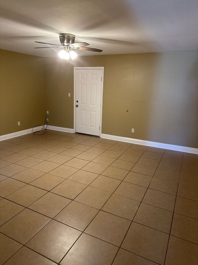 Primary Photo - 3 Bedroom 2.5 Bath Townhouse