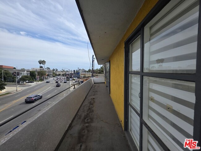 Building Photo - 1635 S Beverly Glen Blvd