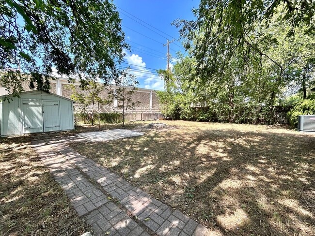 Building Photo - 2309 Devonshire Dr