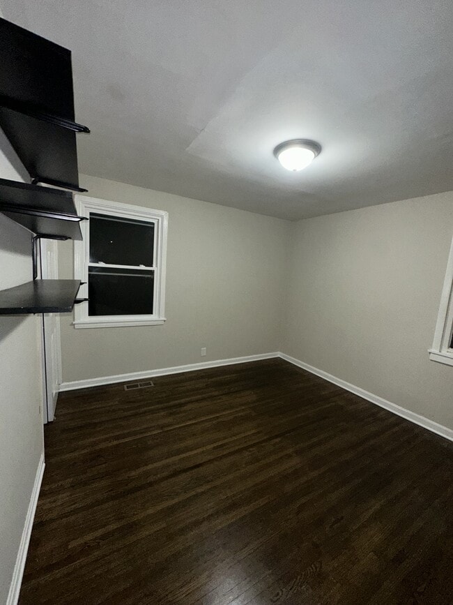 Building Photo - 2211 Larimore Dr