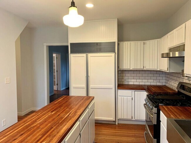 Building Photo - 3BR 1.5BA Twin Lakes Home