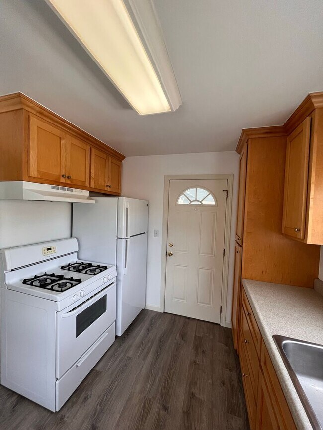 Building Photo - 1265 El Camino Real