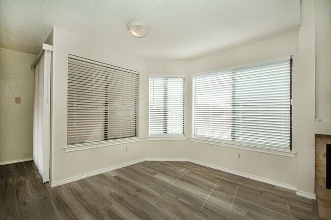 Building Photo - 4242 N Capistrano Dr