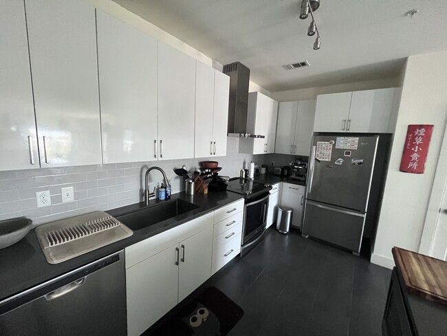 Building Photo - 6444 Burnet Rd