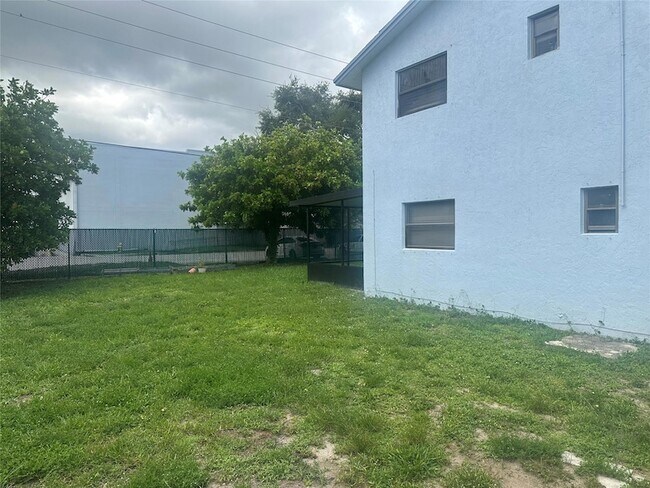 Building Photo - 8507 Sunset Dr