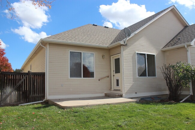 Building Photo - 2544 Begonia Ct