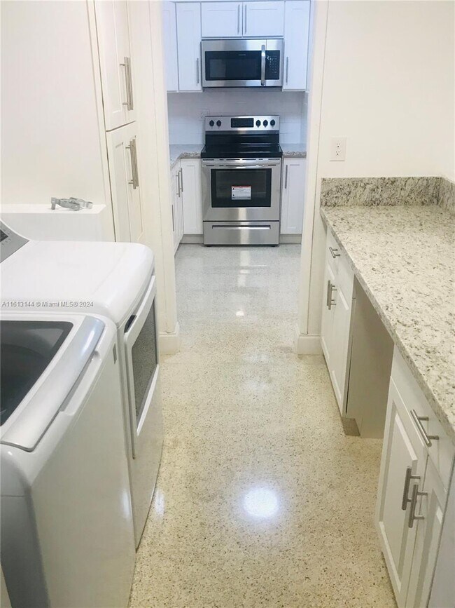 Building Photo - 18280 S Glades Dr