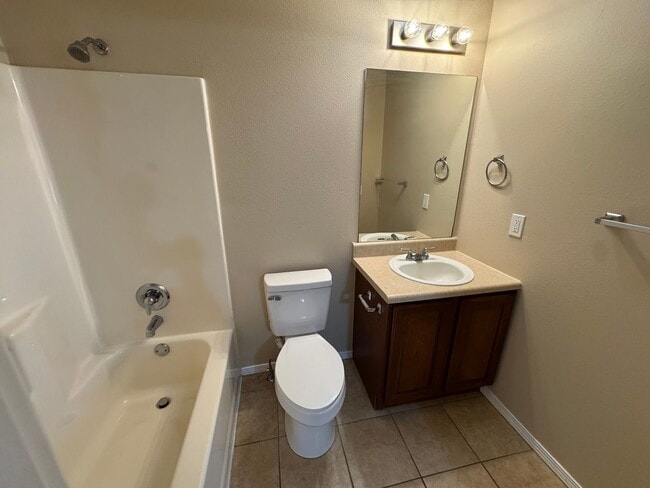 Building Photo - Updated 3 bedroom second floor Apartment a...