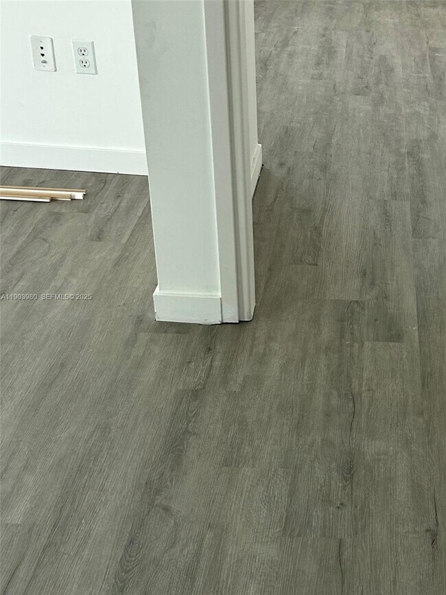 Building Photo - 300 S Biscayne Blvd