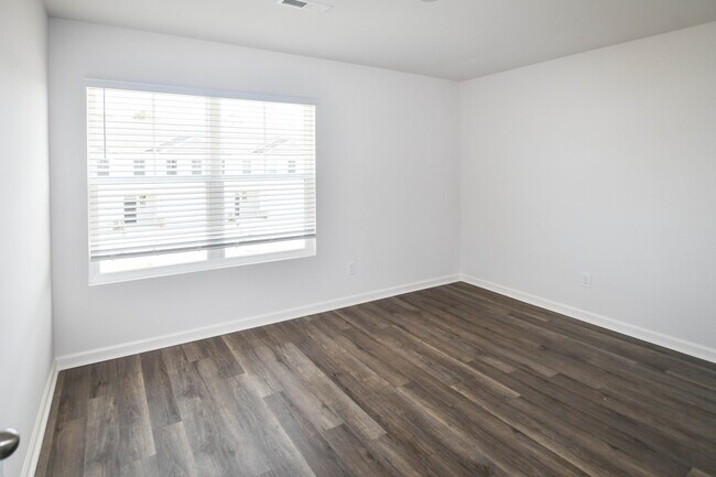 Building Photo - 130 Maple Spring Trl