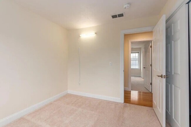Building Photo - 1 Aspen Ln