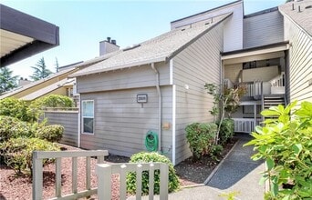 Building Photo - Updated Condo Available for Rent!