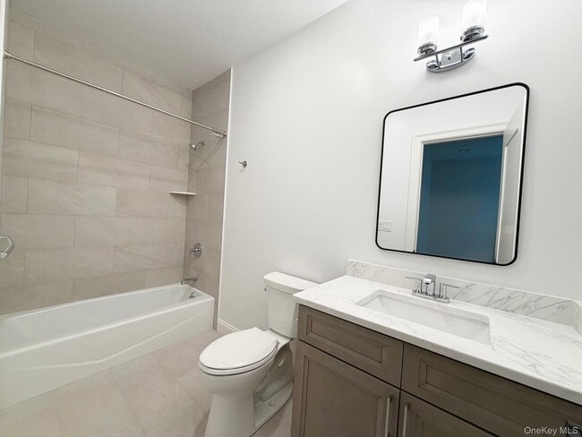 Building Photo - 905 Oakridge Cmns