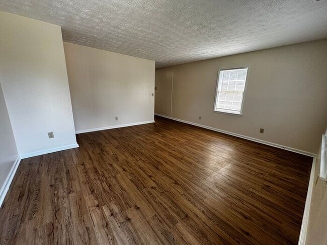 Building Photo - NOW AVAILABLE!!! Charming Brick Front 2 Be...