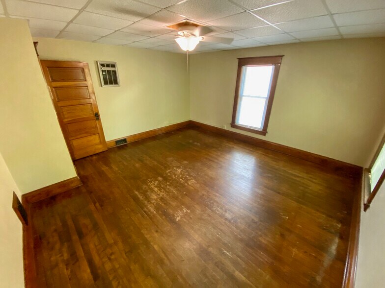 Building Photo - 318 8th St S