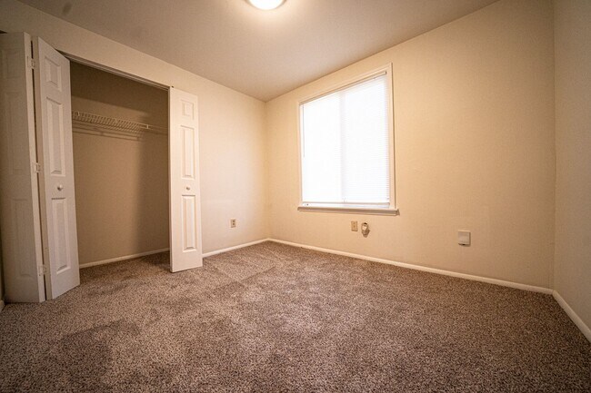 Building Photo - Ranch - 3 bedroom, 2bath Fenced yard