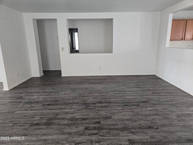 Building Photo - 15736 W Crocus Dr