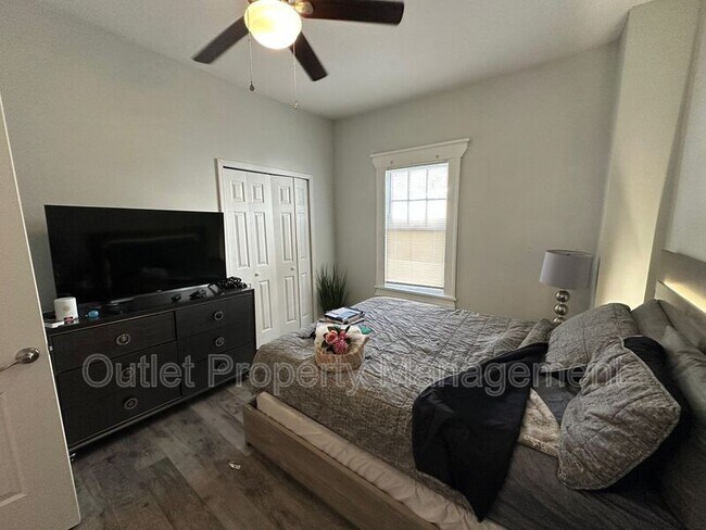 Building Photo - 129 E Concord St