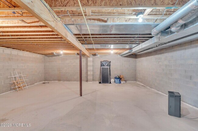 Building Photo - 819 Harmony Rd