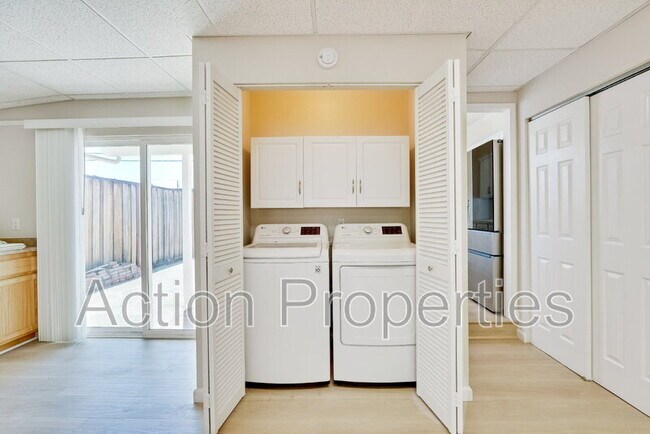 Building Photo - 3806 Century Dr