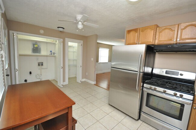 Building Photo - Cozy Calvert City Home