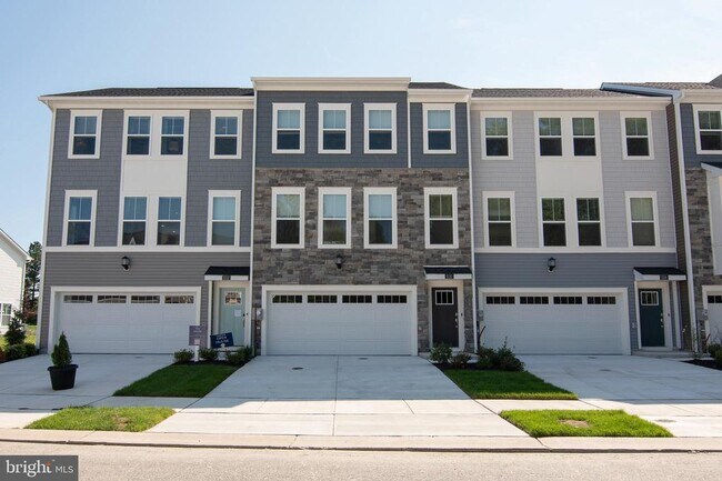 Building Photo - 2110 Winterberry Ln