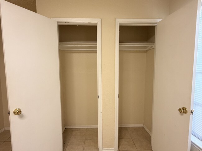 Building Photo - Bright & Inviting 2-Bedroom Duplex in a Highly Desirable Central Location